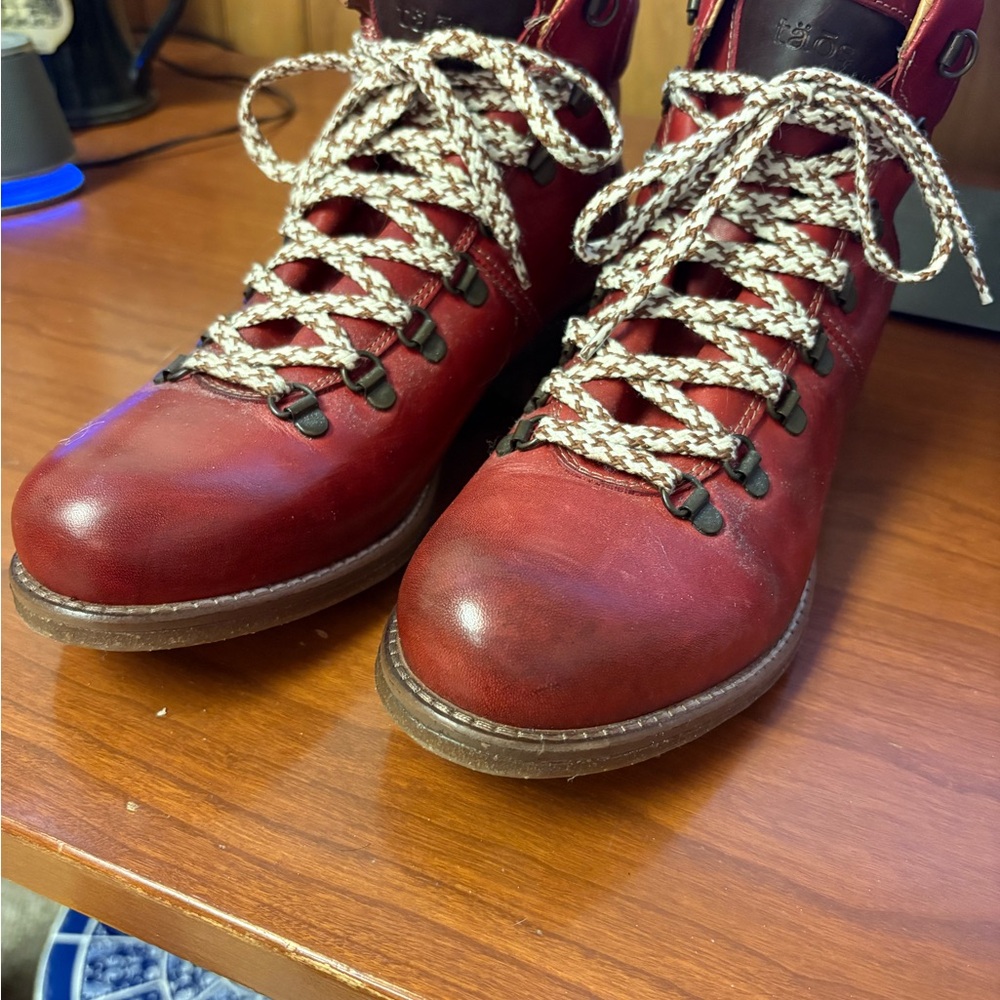 Taos Red Leather Lace-Up Boots
